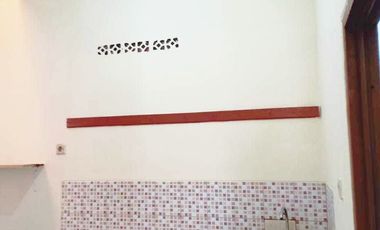 Sewa Bulanan Rumah 2 KT Full AC Kosongan , Include Parkir Mobil + Kebersihan + Keamanan