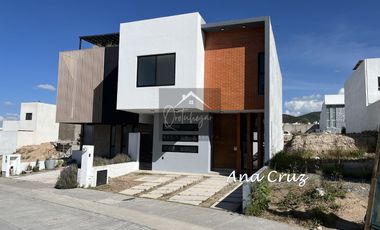 CASA DE AUTOR ESTILO MODERNISTA | $3,490,000 | CAPITAL SUR | COTO PRIVADO | QUERETARO