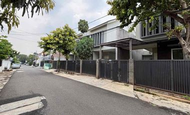 Disewakan rumah minimalis mewah dan strategis di Tebet Timur