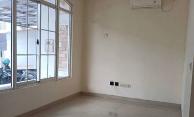 Disewa Rumah 2 Lantai AC 4 Siap Huni Green Lake Cluster Europe Jakarta Barat