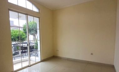 Disewa Rumah 2 Lantai AC 4 Siap Huni Green Lake Cluster Europe Jakarta Barat