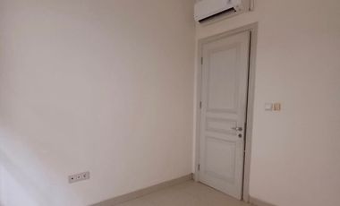 Disewa Rumah 2 Lantai AC 4 Siap Huni Green Lake Cluster Europe Jakarta Barat