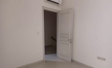 Disewa Rumah 2 Lantai AC 4 Siap Huni Green Lake Cluster Europe Jakarta Barat