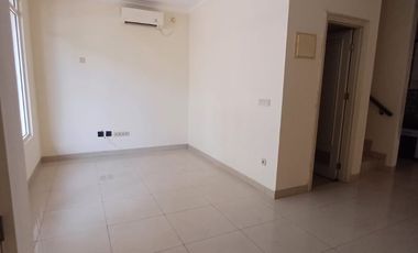 Disewa Rumah 2 Lantai AC 4 Siap Huni Green Lake Cluster Europe Jakarta Barat