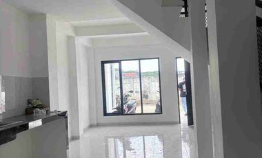 DISEWAKAN RUMAH BARU DIBANGUN DI GRAHA RAYA SERPONG UTARA