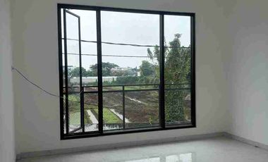 DISEWAKAN RUMAH BARU DIBANGUN DI GRAHA RAYA SERPONG UTARA