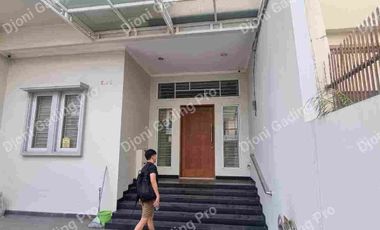Disewakan Rumah Minimalis 3 Lantai Di Sunte Siap Huni Tinggi.dari.jalanan