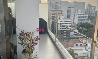 HERMOSO DUPLEX EN MAGDALENA DEL MAR LIMITE CON SAN ISIDRO EN VENTA CON PISCINA GYM SAUNA COCHERAS