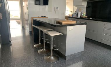 HERMOSO DUPLEX EN MAGDALENA DEL MAR LIMITE CON SAN ISIDRO EN VENTA CON PISCINA GYM SAUNA COCHERAS