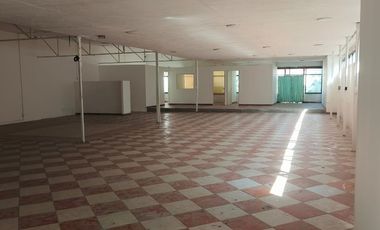RENTA LOCAL SOBRE AV JOSE LOPEZ PORTILLO, USO DE SUELO COMERCIAL 650 M2