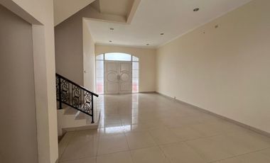 Dijual/Disewa Rumah Green Lake City Boulevard Siap Huni Harga Murah