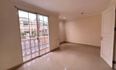 Dijual/Disewa Rumah Green Lake City Boulevard Siap Huni Harga Murah