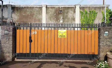 Di SEWAKAN RUMAH / KANTOR dengan KOLAM RENANG di DHARMAWANGSA, Cipete Utara Jaksel (dekat MRT) BEBAS BANJIR