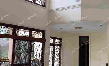 Di SEWAKAN RUMAH / KANTOR dengan KOLAM RENANG di DHARMAWANGSA, Cipete Utara Jaksel (dekat MRT) BEBAS BANJIR