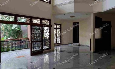 Di SEWAKAN RUMAH / KANTOR dengan KOLAM RENANG di DHARMAWANGSA, Cipete Utara Jaksel (dekat MRT) BEBAS BANJIR