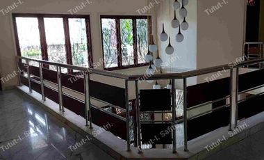 Di SEWAKAN RUMAH / KANTOR dengan KOLAM RENANG di DHARMAWANGSA, Cipete Utara Jaksel (dekat MRT) BEBAS BANJIR