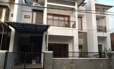 Rumah disewakan di Sukolilo, Surabaya