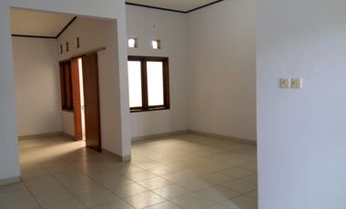 Rumah disewakan/dikontrakan di Komplek Margahayu Raya Soekarno Hatta Bandung
