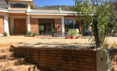 Leon Propiedades vende hermosa parcela con casa en Sector Zapata, Curacaví.