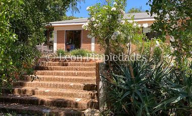 Leon Propiedades vende hermosa parcela con casa en Sector Zapata, Curacaví.