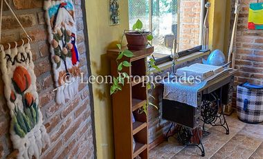 Leon Propiedades vende hermosa parcela con casa en Sector Zapata, Curacaví.