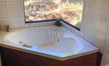 Leon Propiedades vende hermosa parcela con casa en Sector Zapata, Curacaví.