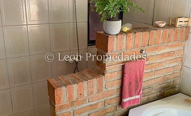 Leon Propiedades vende hermosa parcela con casa en Sector Zapata, Curacaví.