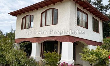 Leon Propiedades vende hermosa parcela con casa en Sector Zapata, Curacaví.