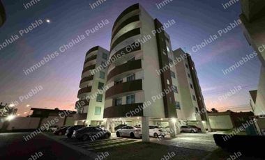 Departamento de 3 habitaciones y estudio en venta, 2 cajones de estacionamiento, elevador, primer piso, a 5 minutos de Cholula, Plaza San Diego y periférico.