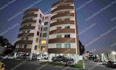 Departamento de 3 habitaciones y estudio en venta, 2 cajones de estacionamiento, elevador, primer piso, a 5 minutos de Cholula, Plaza San Diego y periférico.