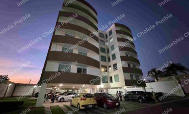 Departamento de 3 habitaciones y estudio en venta, 2 cajones de estacionamiento, elevador, primer piso, a 5 minutos de Cholula, Plaza San Diego y periférico.