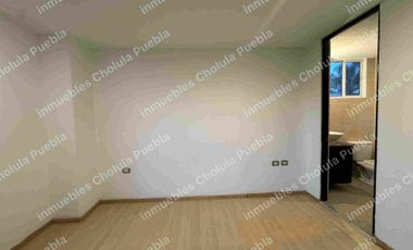 Departamento de 3 habitaciones y estudio en venta, 2 cajones de estacionamiento, elevador, primer piso, a 5 minutos de Cholula, Plaza San Diego y periférico.