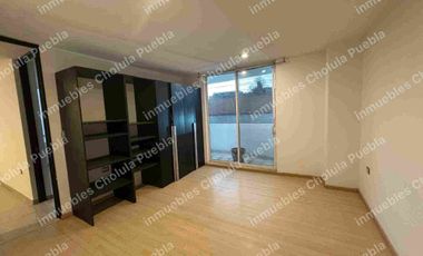 Departamento de 3 habitaciones y estudio en venta, 2 cajones de estacionamiento, elevador, primer piso, a 5 minutos de Cholula, Plaza San Diego y periférico.