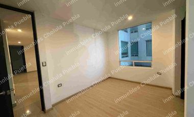 Departamento de 3 habitaciones y estudio en venta, 2 cajones de estacionamiento, elevador, primer piso, a 5 minutos de Cholula, Plaza San Diego y periférico.