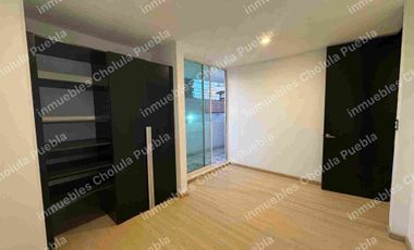 Departamento de 3 habitaciones y estudio en venta, 2 cajones de estacionamiento, elevador, primer piso, a 5 minutos de Cholula, Plaza San Diego y periférico.