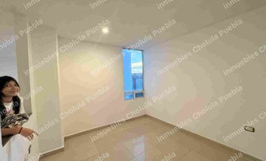 Departamento de 3 habitaciones y estudio en venta, 2 cajones de estacionamiento, elevador, primer piso, a 5 minutos de Cholula, Plaza San Diego y periférico.