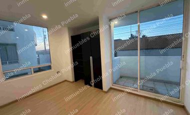 Departamento de 3 habitaciones y estudio en venta, 2 cajones de estacionamiento, elevador, primer piso, a 5 minutos de Cholula, Plaza San Diego y periférico.