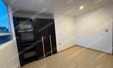 Departamento de 3 habitaciones y estudio en venta, 2 cajones de estacionamiento, elevador, primer piso, a 5 minutos de Cholula, Plaza San Diego y periférico.