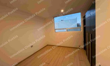 Departamento de 3 habitaciones y estudio en venta, 2 cajones de estacionamiento, elevador, primer piso, a 5 minutos de Cholula, Plaza San Diego y periférico.