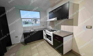 Departamento de 3 habitaciones y estudio en venta, 2 cajones de estacionamiento, elevador, primer piso, a 5 minutos de Cholula, Plaza San Diego y periférico.