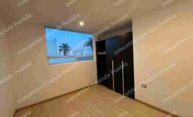 Departamento de 3 habitaciones y estudio en venta, 2 cajones de estacionamiento, elevador, primer piso, a 5 minutos de Cholula, Plaza San Diego y periférico.