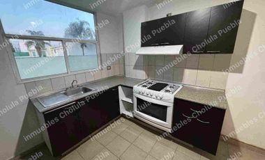 Departamento de 3 habitaciones y estudio en venta, 2 cajones de estacionamiento, elevador, primer piso, a 5 minutos de Cholula, Plaza San Diego y periférico.