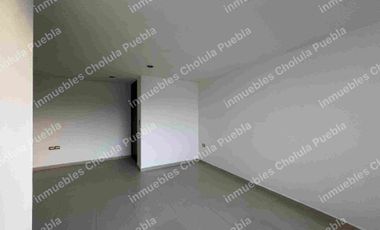 Departamento de 3 habitaciones y estudio en venta, 2 cajones de estacionamiento, elevador, primer piso, a 5 minutos de Cholula, Plaza San Diego y periférico.