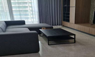 Lux Mewah Dijual 4BR Furnish Akses Kolam Renang, Jacuzzi, Gym Dekat ke Lippo Mall Puri, Puri Indah Mall Apartemen ST Moritz