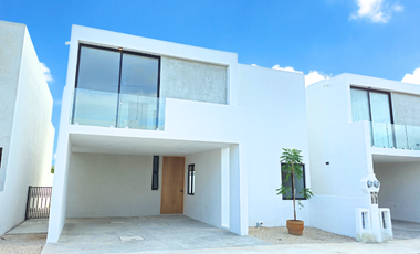 Casa en Venta, 3 Recamaras, Priv. Camelia, Sitpach, Yucatán.