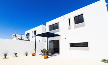 Casa en Venta, 3 Recamaras, Priv. Camelia, Sitpach, Yucatán.