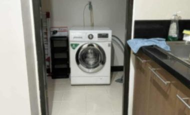 1 BEDROOM CONDO UNIT | FULLY FURNISHED  Private card-access elevator for security and privacy (one of the selling point of this unit) with Makati Skyl