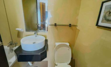 1 BEDROOM CONDO UNIT | FULLY FURNISHED  Private card-access elevator for security and privacy (one of the selling point of this unit) with Makati Skyl