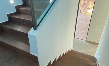 IMPRESIONANTE CASA EN CONKAL 4 RECAMARAS