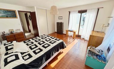 CASA EN VENTA BARRIO LA FLORIDA 5 AMBIENTES CON PISCINA APTO CREDITO ACEPTA PERMUTA.